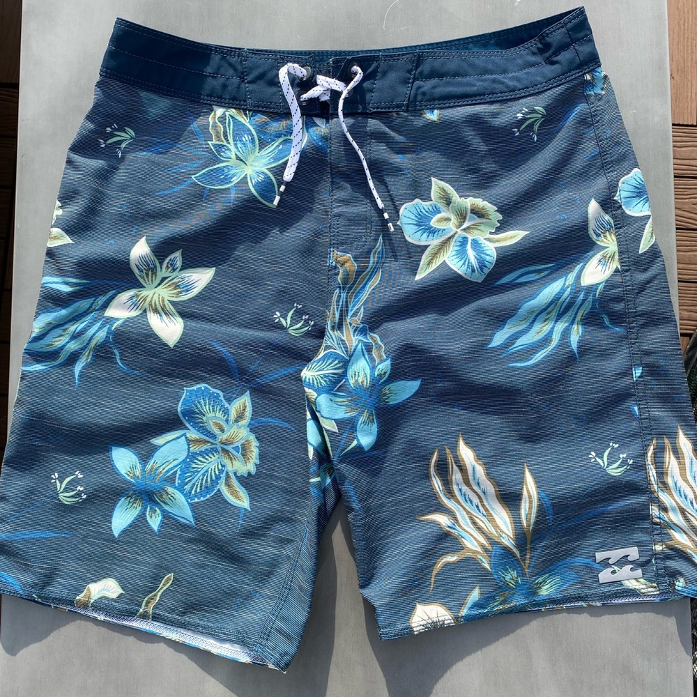 Billabong Board Shorts - Size 28